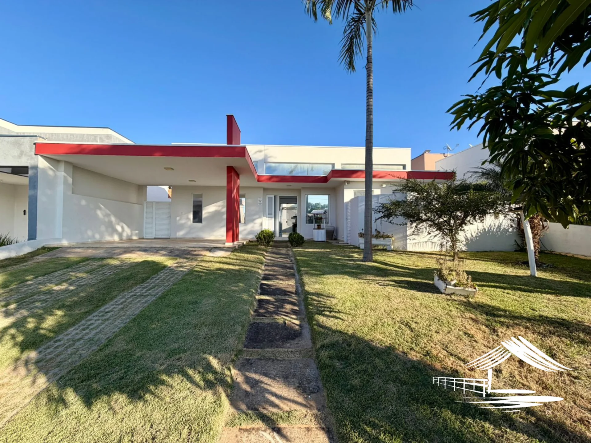 Casa mobiliada à venda no Ninho Verde 1, contendo 3 dormitórios e uma ampla área de lazer