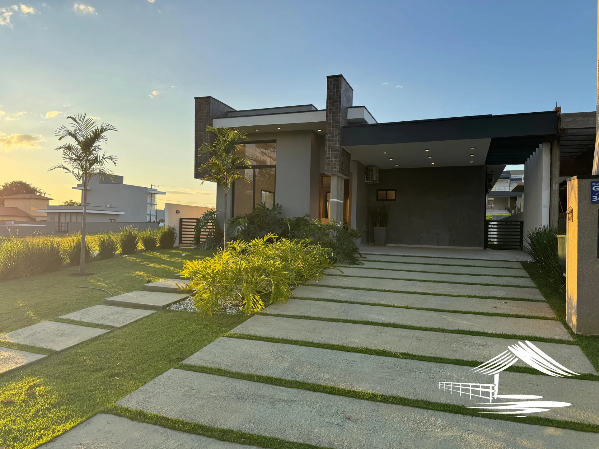Magnífico imóvel à venda no Ninho Verde 1, excelente construção contendo 3 suítes amplas